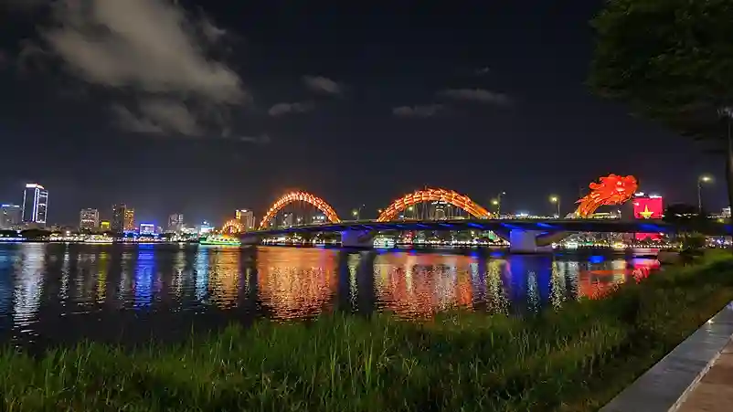 Dragon Bridge fire and water show at night, Da Nang