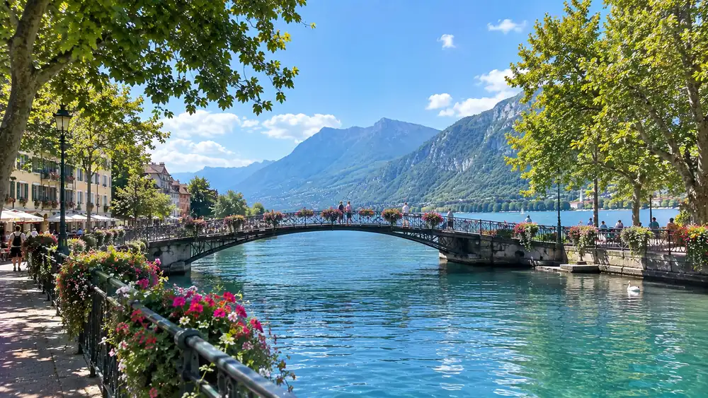 Pont des Amours bridge over canal in Annecy