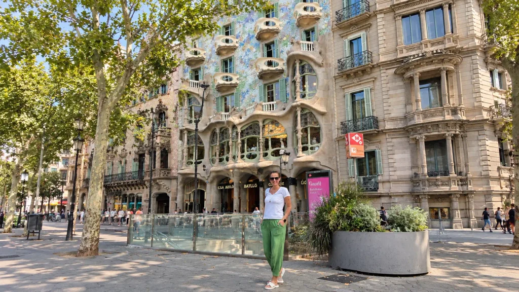 Casa Batlló's Gaudí-designed façade on Passeig de Gràcia, Barcelona.